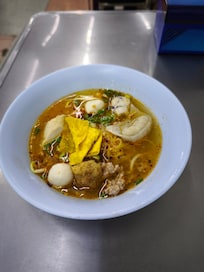 近所の麺屋です