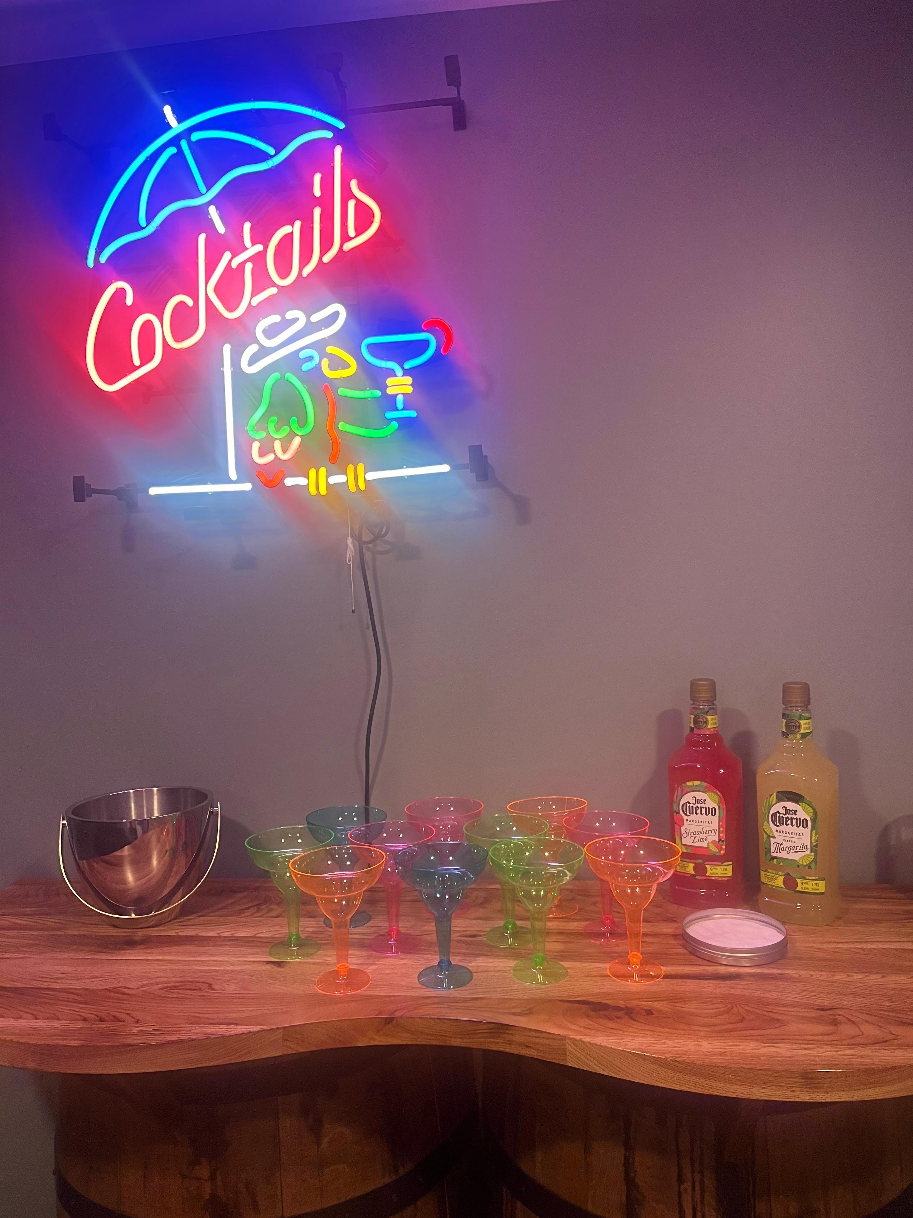 Margaritas at the Bar 🍹 