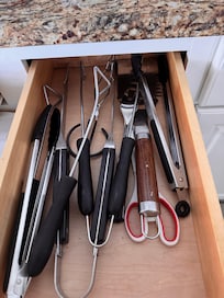 Fair selection, no spatulas and nylon for teflon pots is well worn