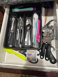 Needs a full set of silverware (3 forks)
Kitchen cabinets needs some love.
