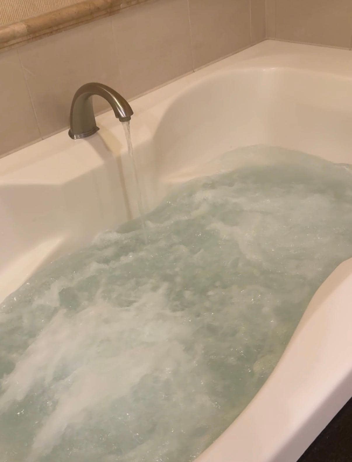 Jetted tub, very nice!