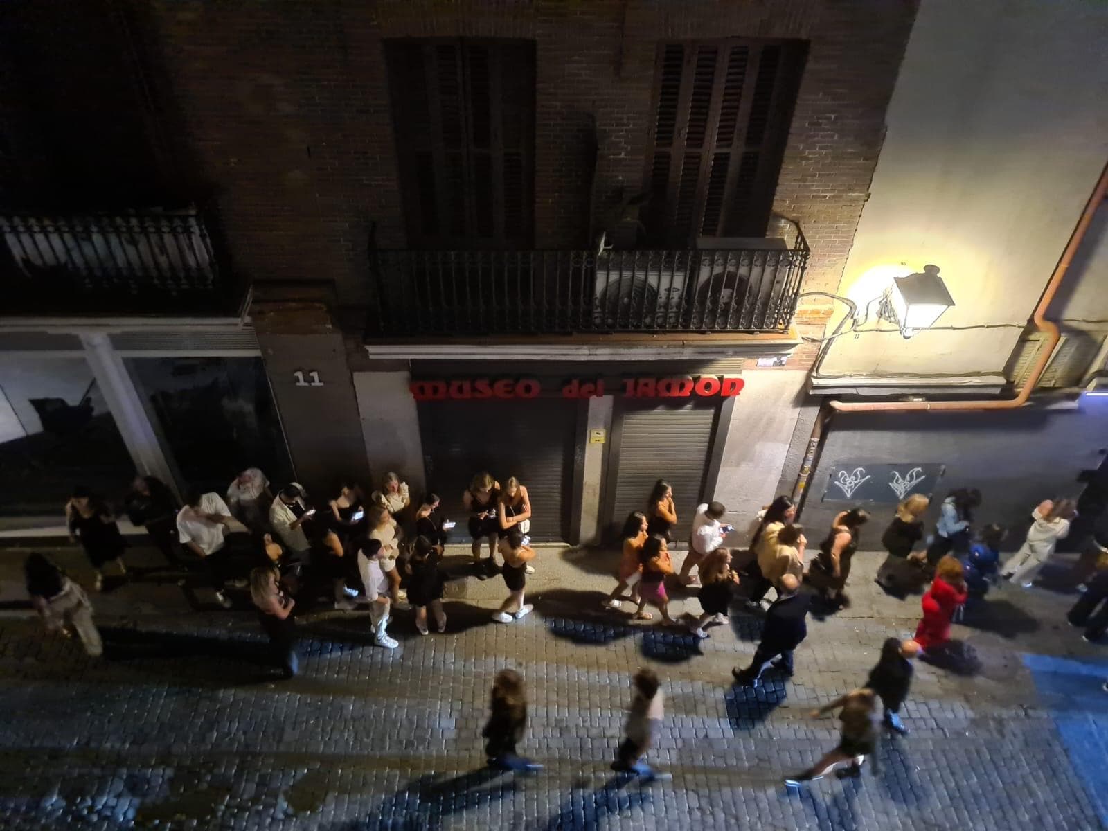 The queue at night