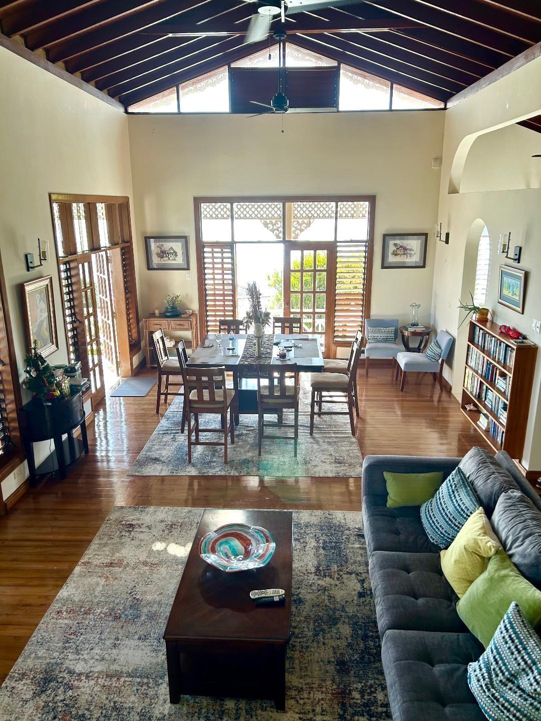 Beautifully decorated sitting area (with large screen smart TV) and dining room