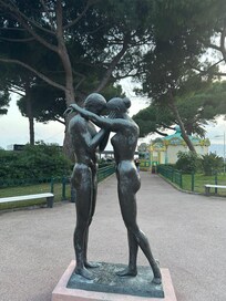 Sculptures on beach 2 min walk