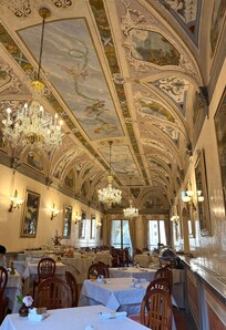 The breakfast room