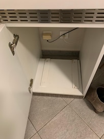 Frigidaire ? Poser a côté du lit !