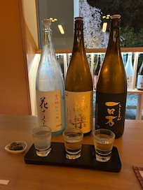 日本酒BARの「飲み比べ」