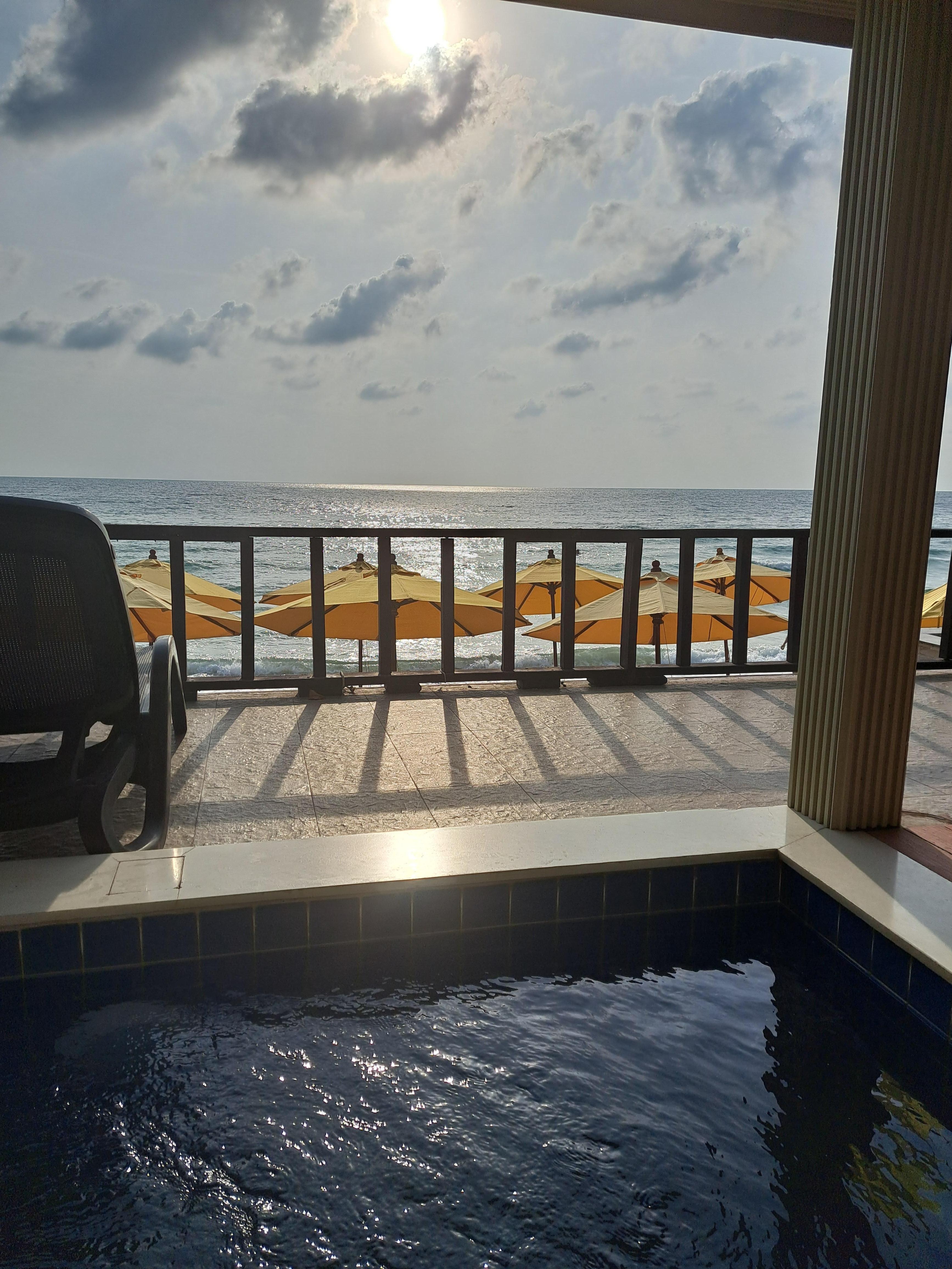 プール付き、オーシャンフロントの客室に滞在