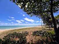 Strand vor dem Hotel.