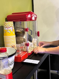 Easy to clean popcorn maker with multiple flavor shakers and accessories