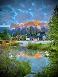 Early morning sunrise steps from Rundle Lodge