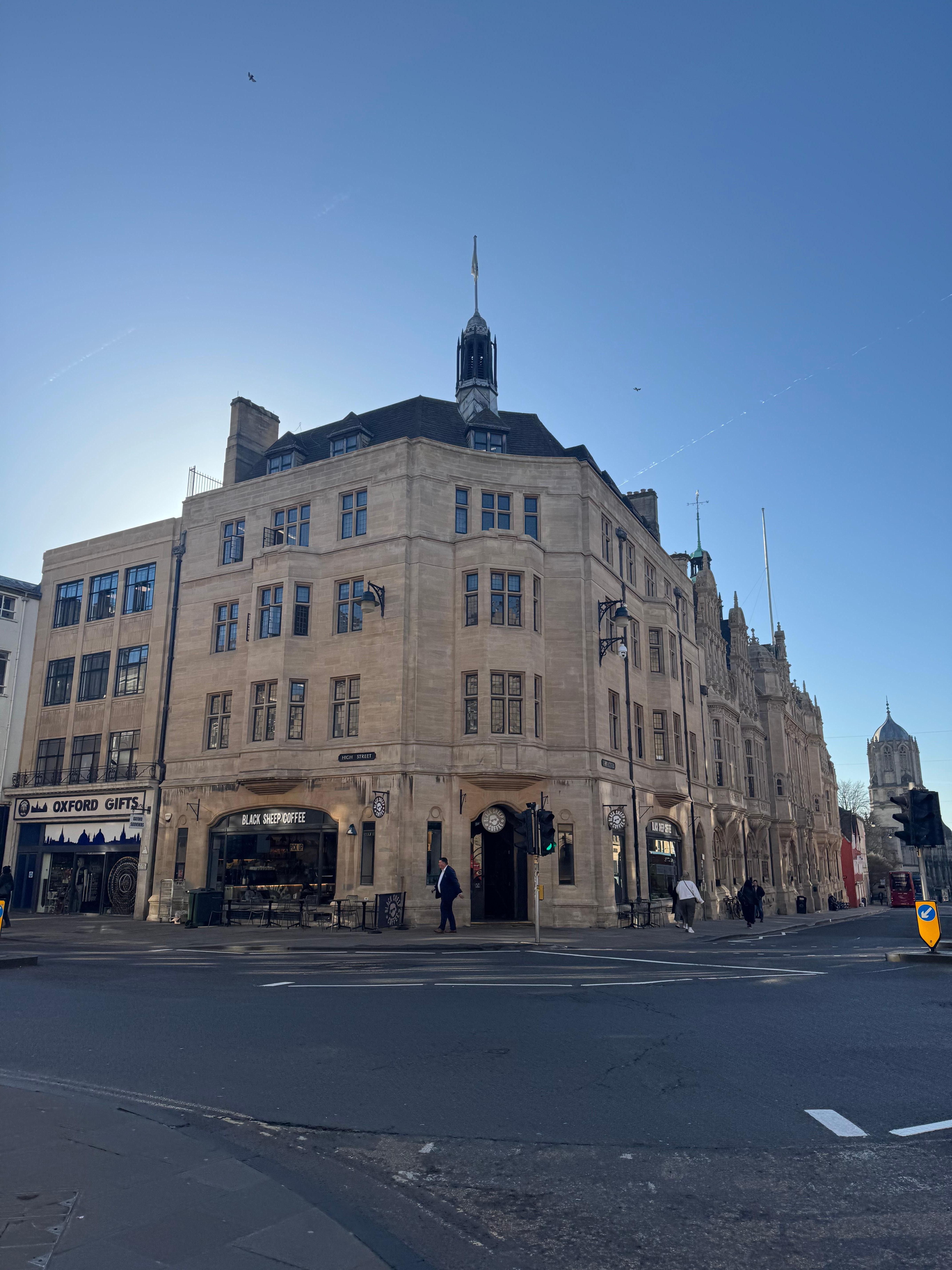 관광지 상점 몰 공항가는 버스정류장도 인접함