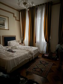 Das Zimmer war sehr dunkel