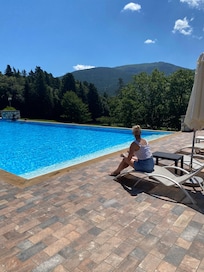 Infinity pool