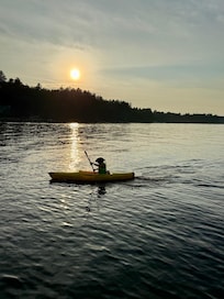 Did did kayak races around the large sandbar directly out front - so much fun for all. There were 4 kayaks and room for 5 people.