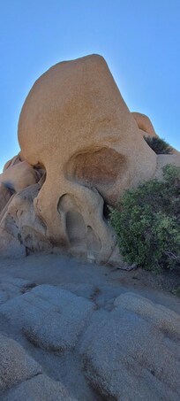 Skull Rock is only 15 minutes away.