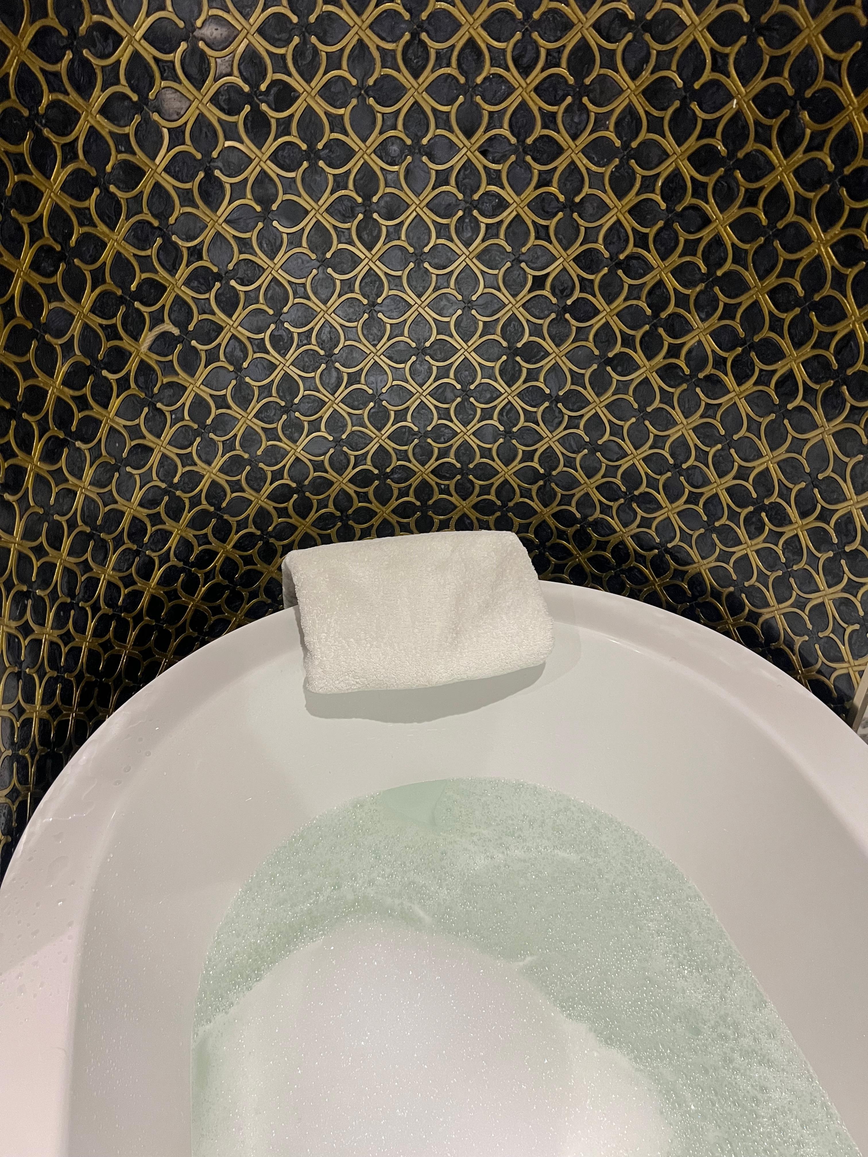 Little details in the tub area 