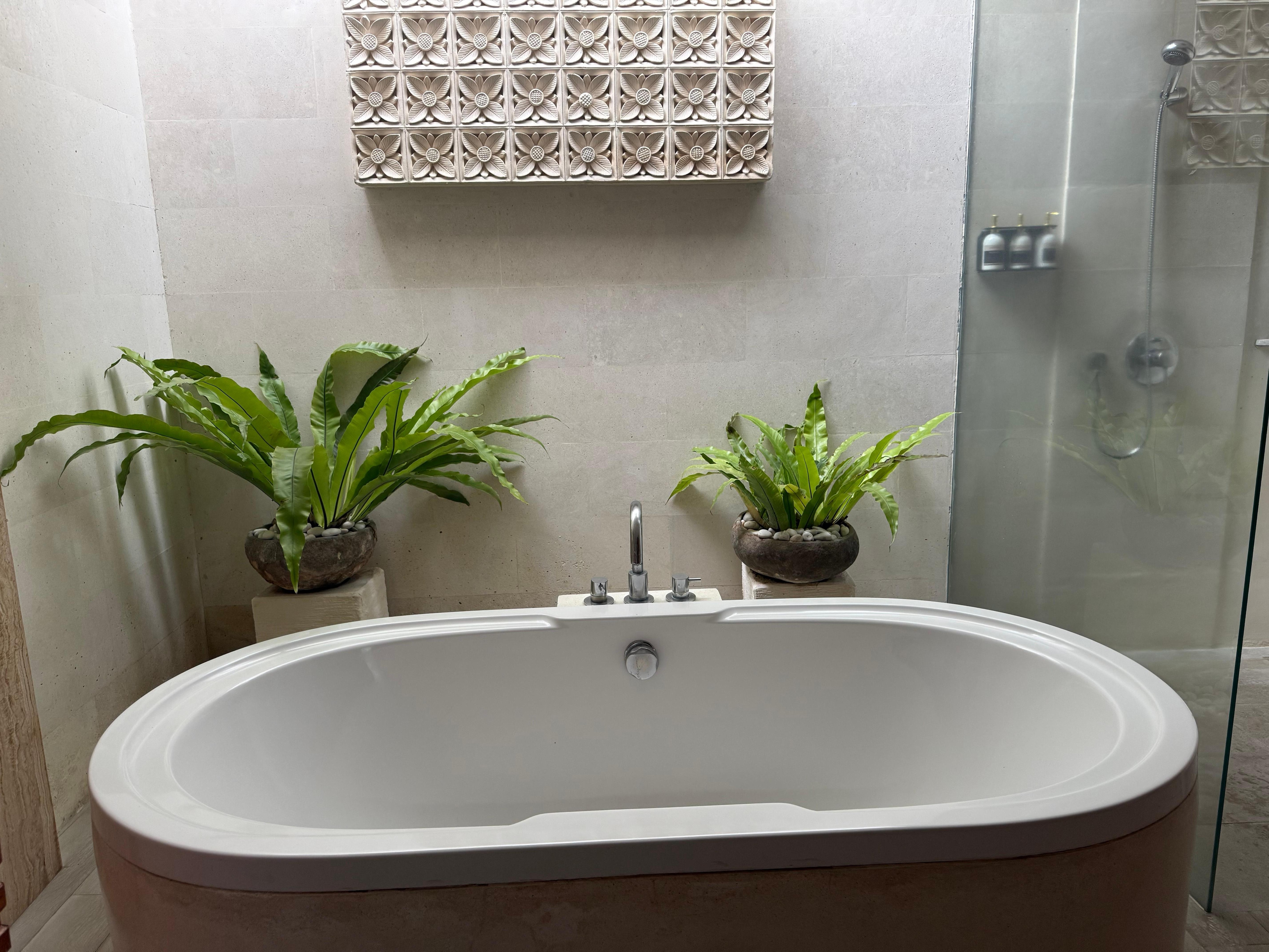 Wonderful bath and amenities top notch!