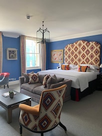 Room 100 is amazing - 1st floor overlooking Charlotte St.