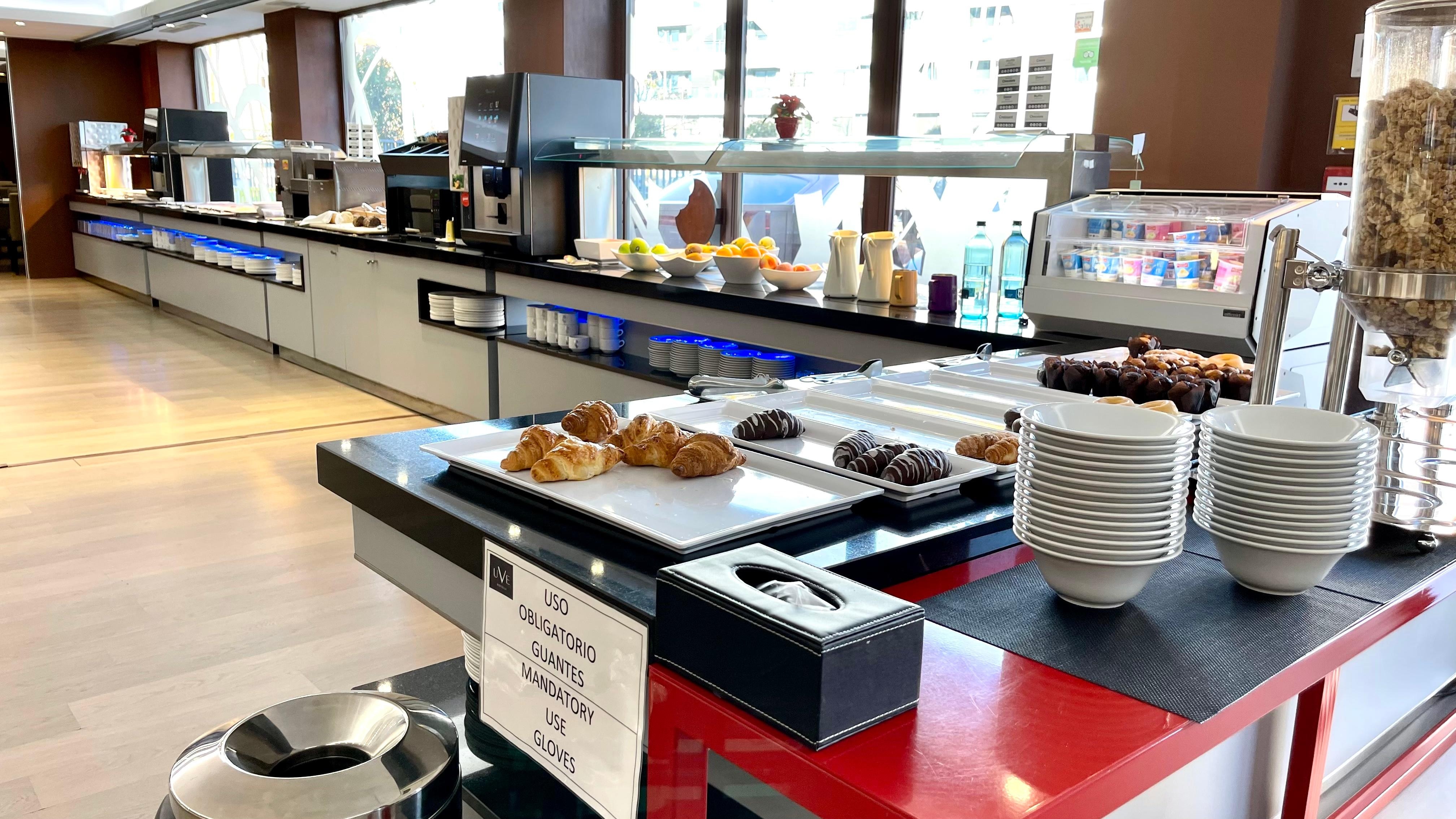 Café da manhã completo.