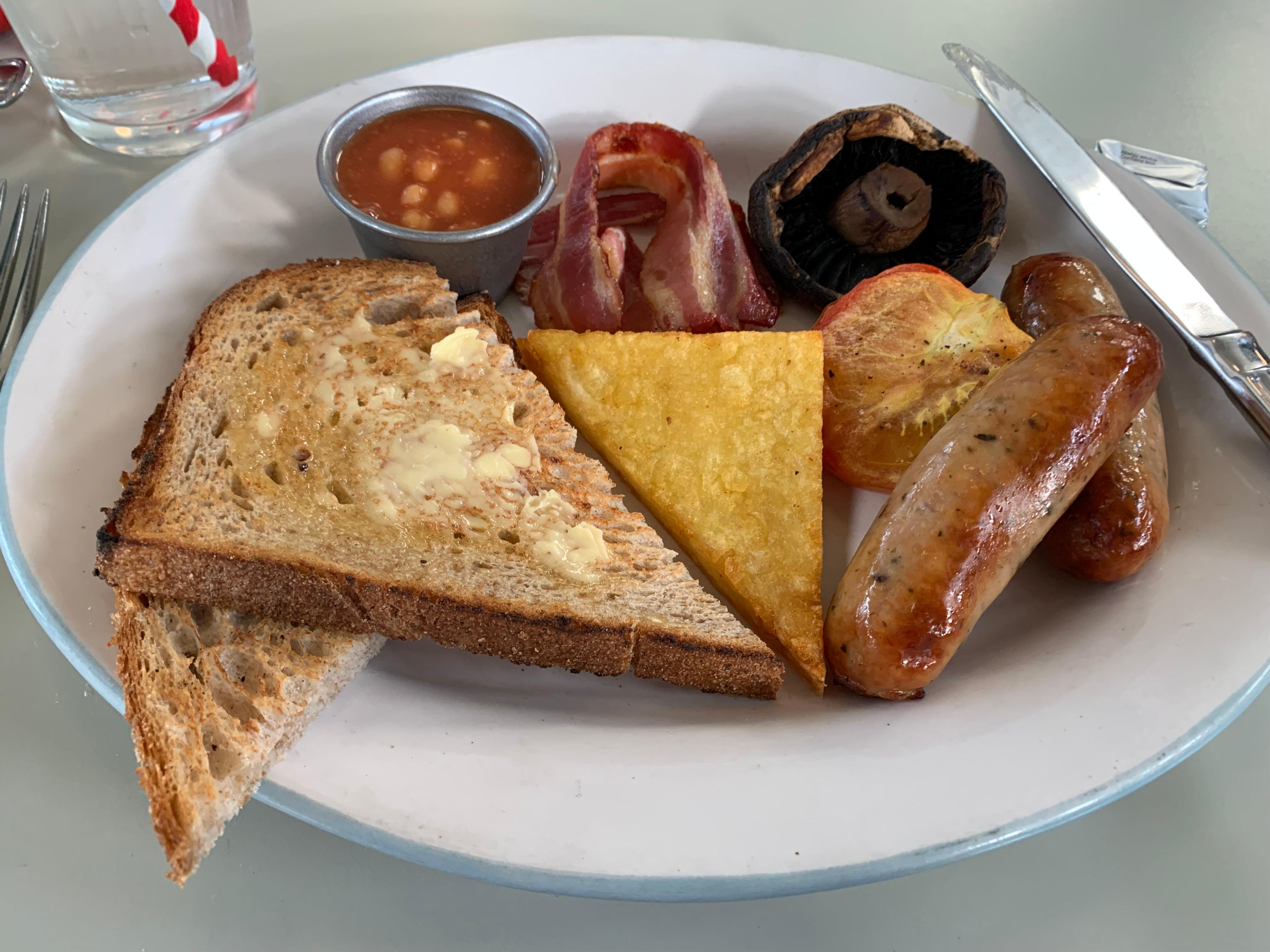 One of the worst Full English I'd had. Inedible bacon, insipid tomato & overcooked mushroom.