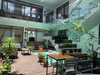 Hotelinnenhof mit Pool