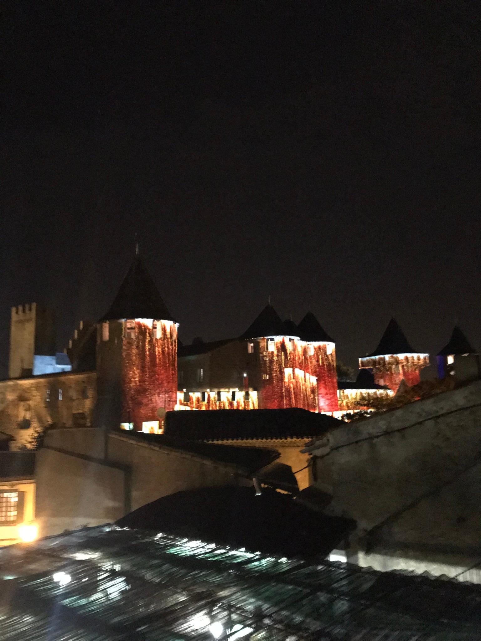 Vista do quarto para o show de luzes no castelo