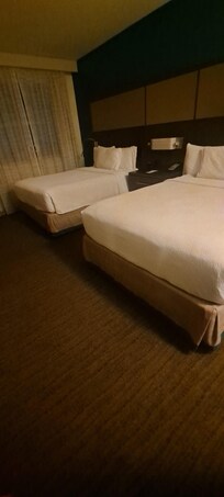 2 queen beds