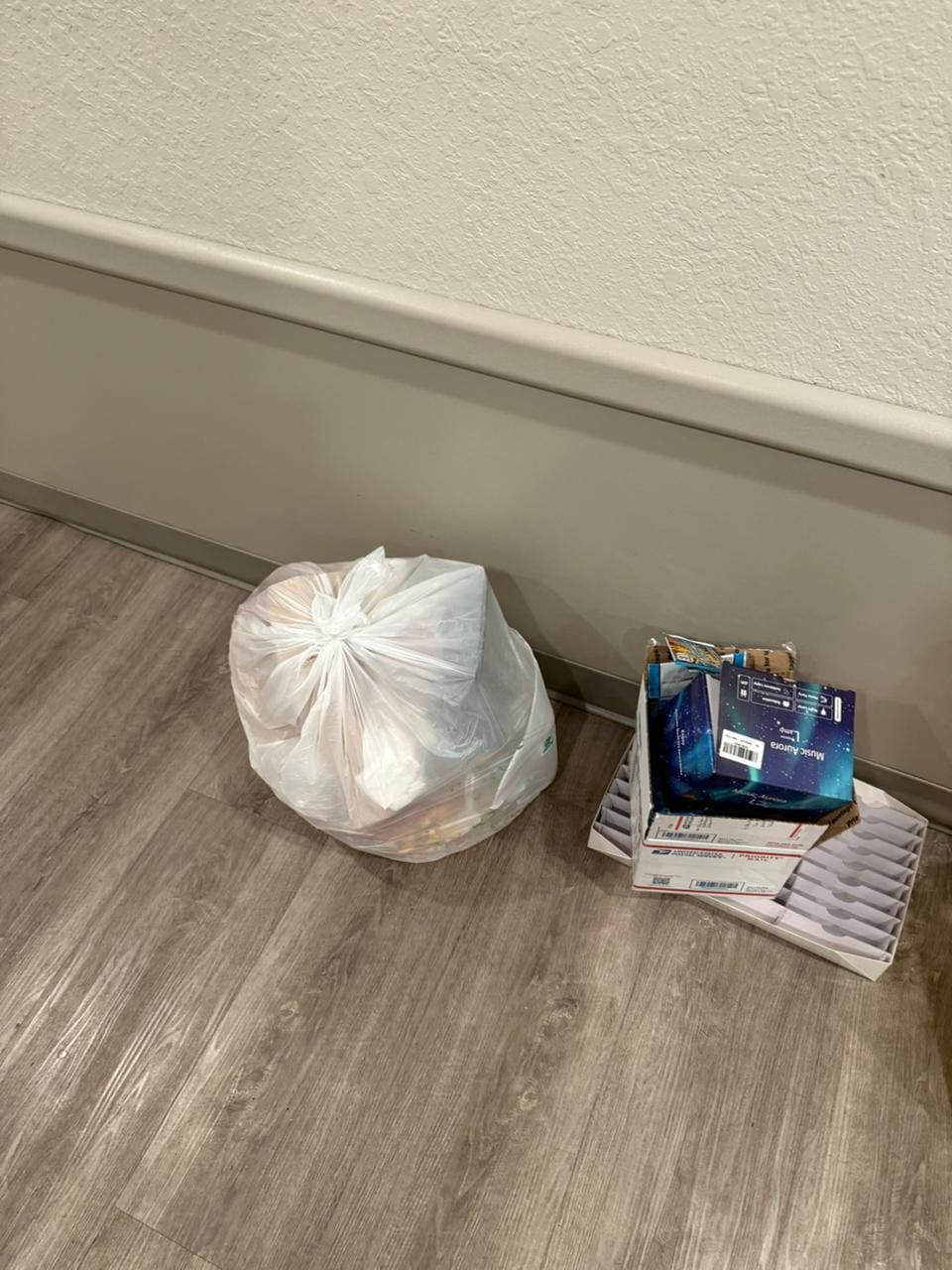 Trash from the previous guest wasn't removed