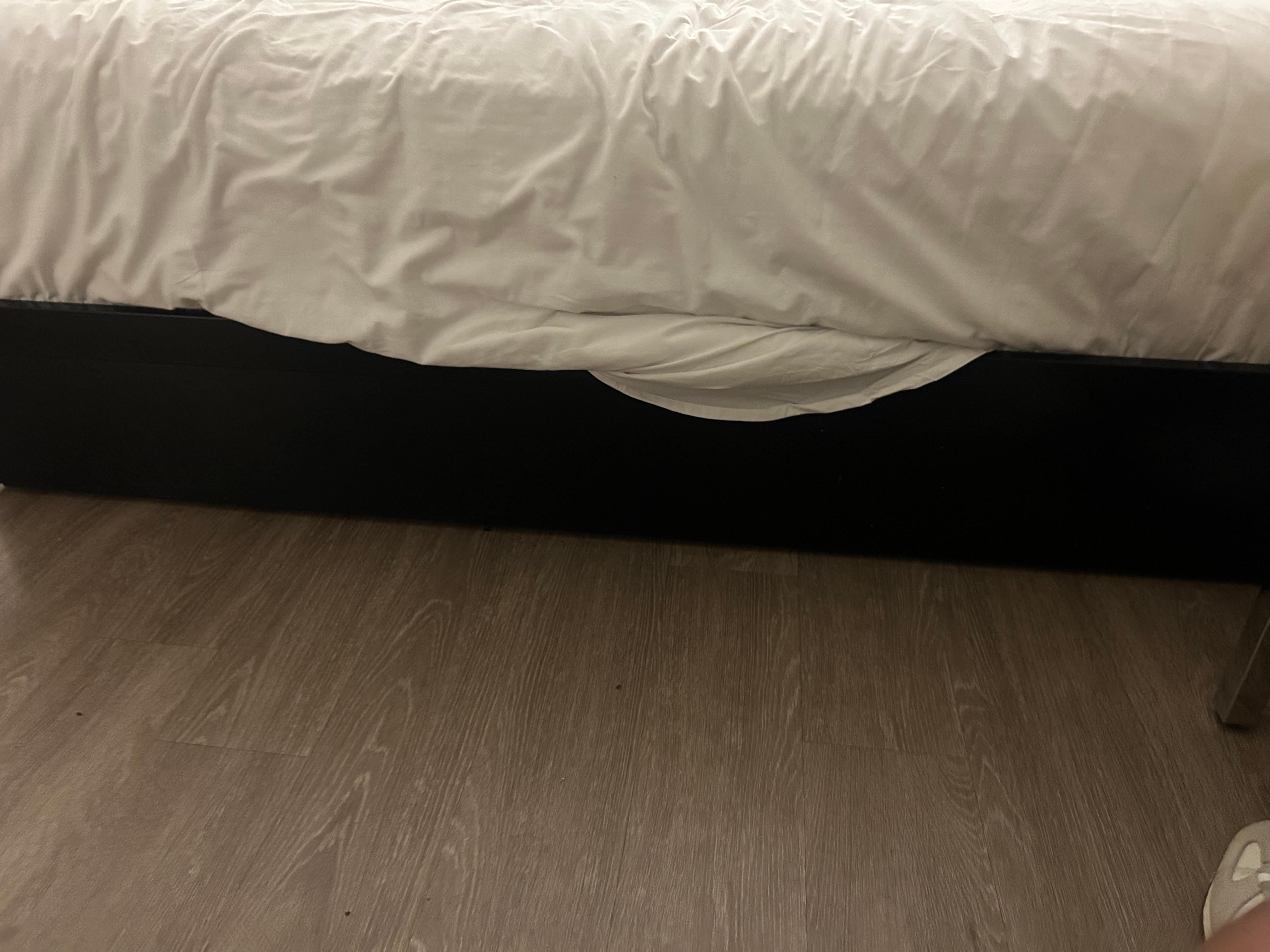 This is how the housekeeper made the bed!