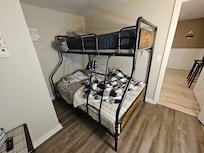 Full/twin bunk bed room