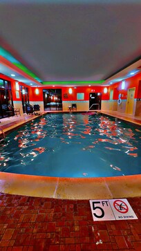 Piscina limpia y hermosa agua templada