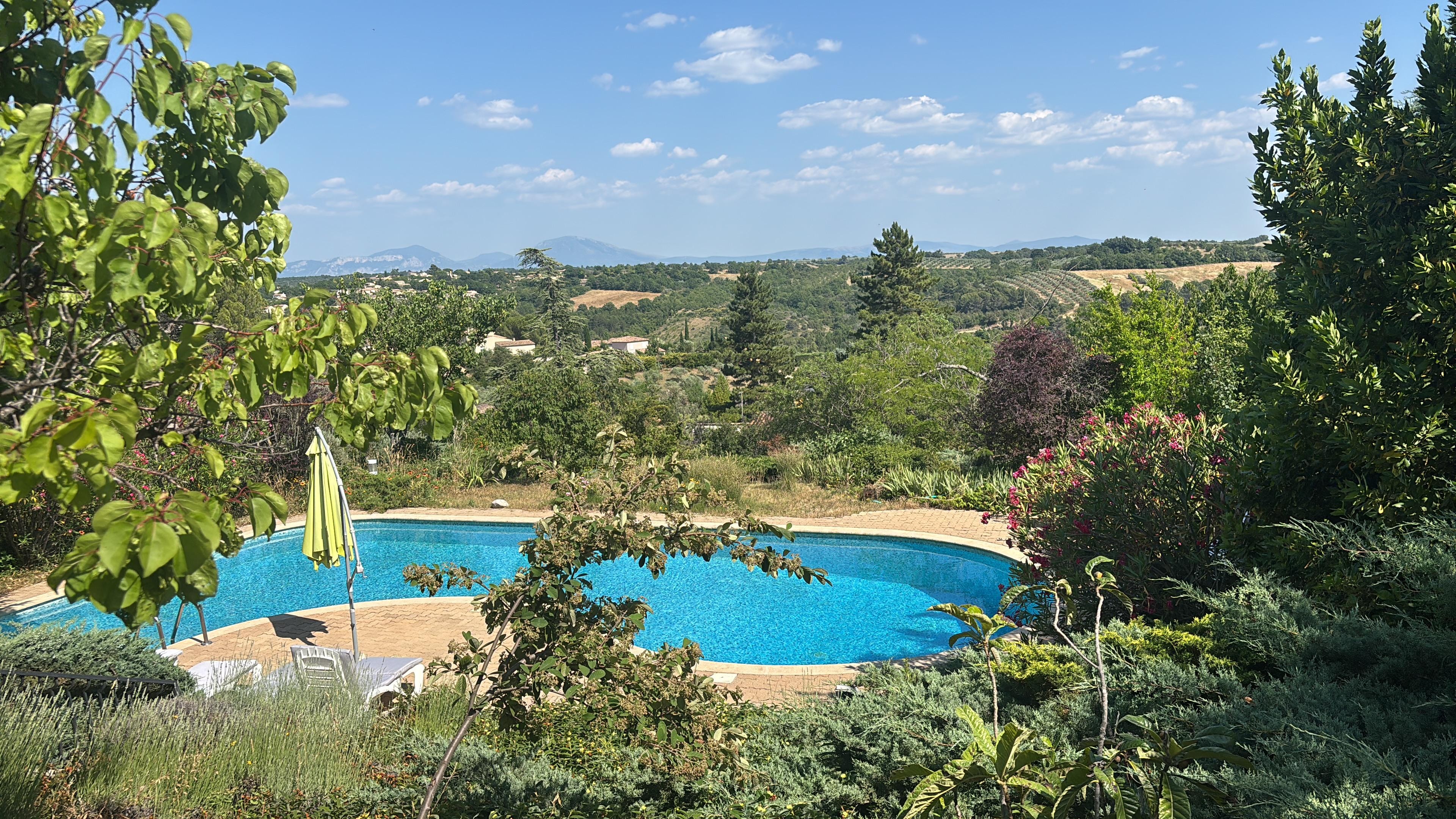 Blick von der Terrasse… Pool super gepflegt👍