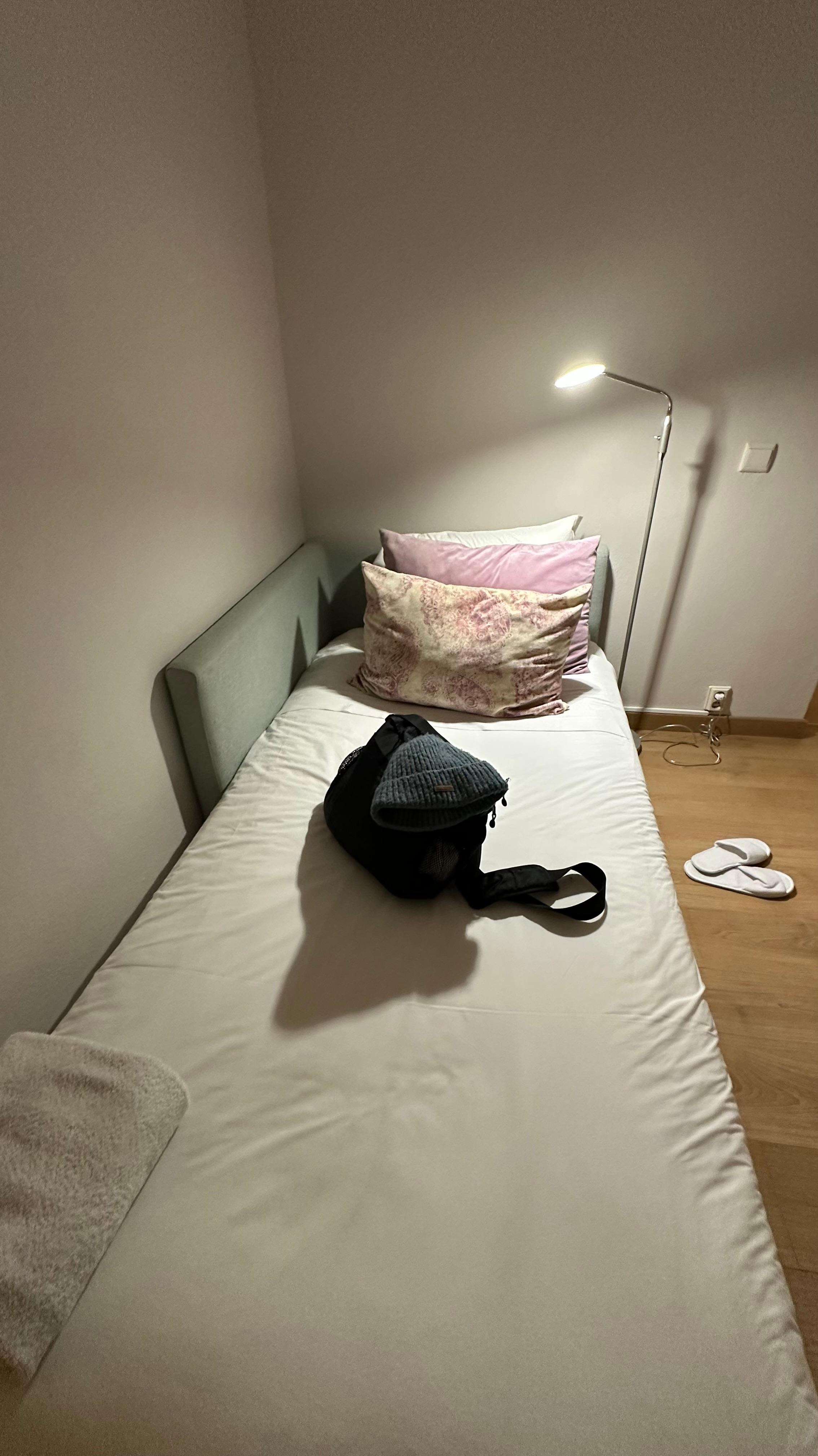 Single bed in a cold, freezing with no heaters nearby…