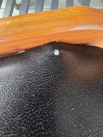 Stuhl mit schraube die meine Tochter verletzt hat