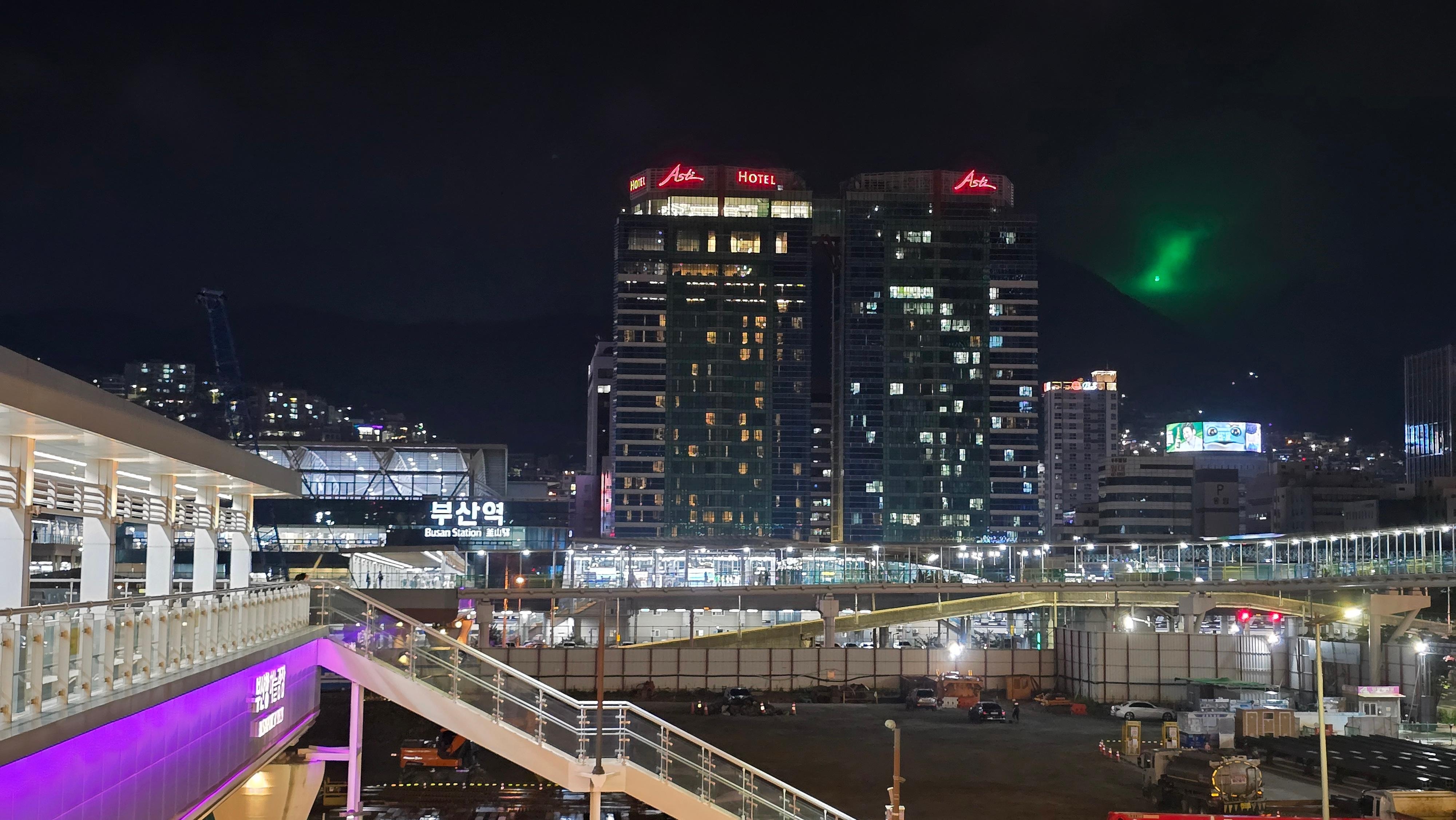 Asti hotel vanuit park.