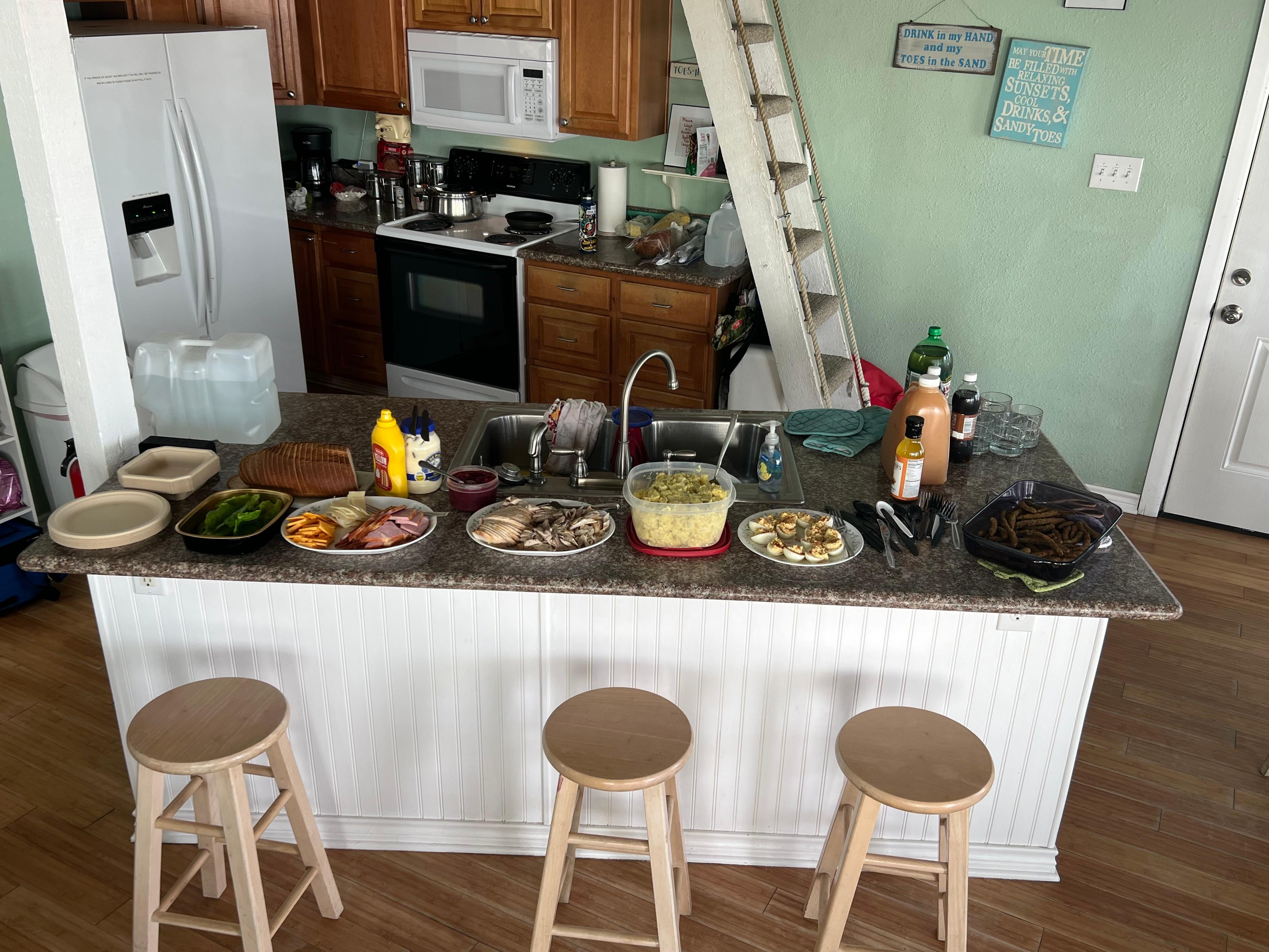 Our Thanksgiving “beach picnic“ spread in the well-equipped kitchen.