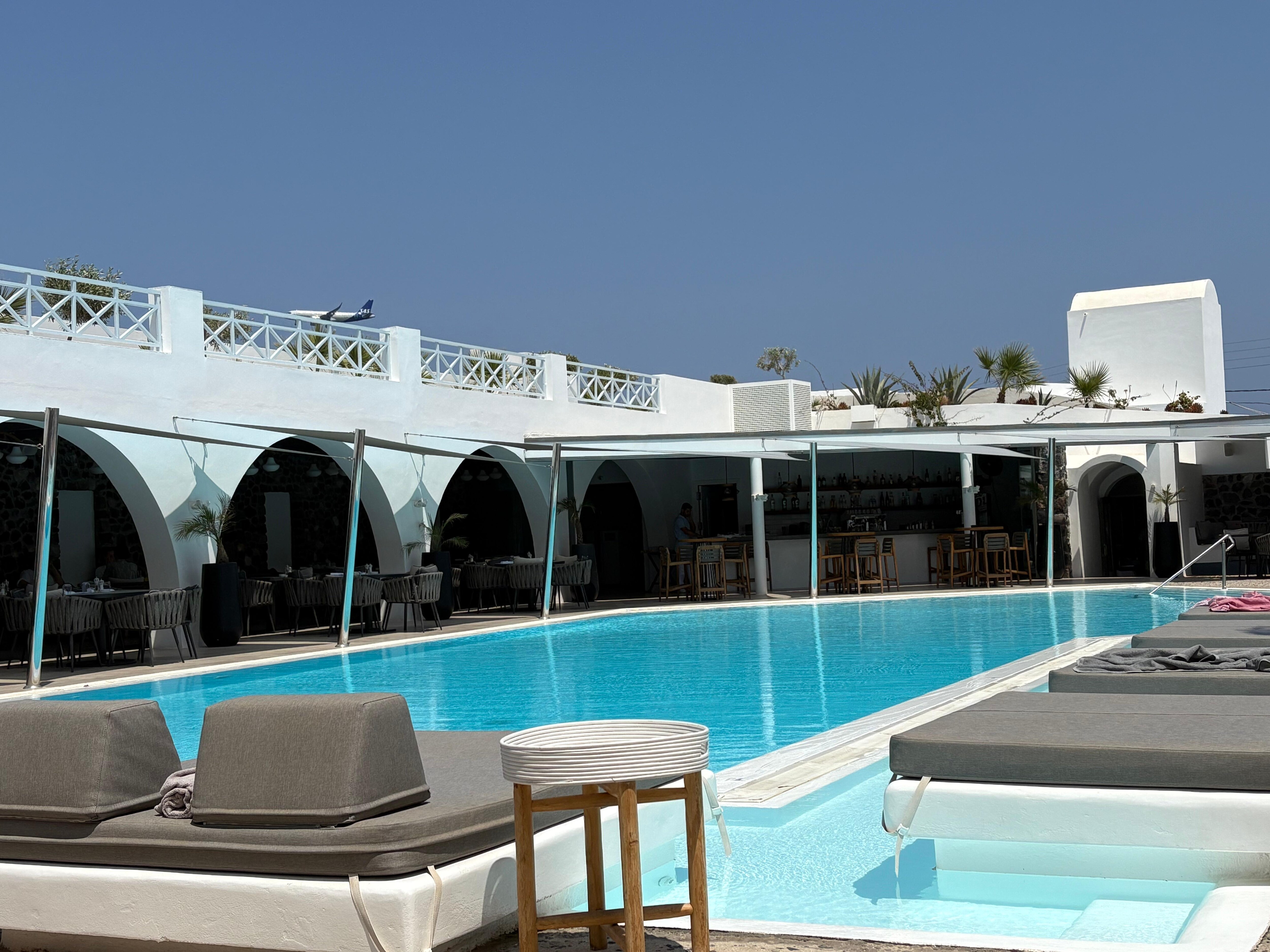 Main pool area with restaurant to the left and pool bar to the right