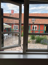 Udsigt fra vinduet i værelset