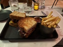 Hot chicken sandwich