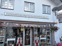 This a a small shop with a garden by a bridge in Llangollen. That’s what the signs says in Welsh ( I think)