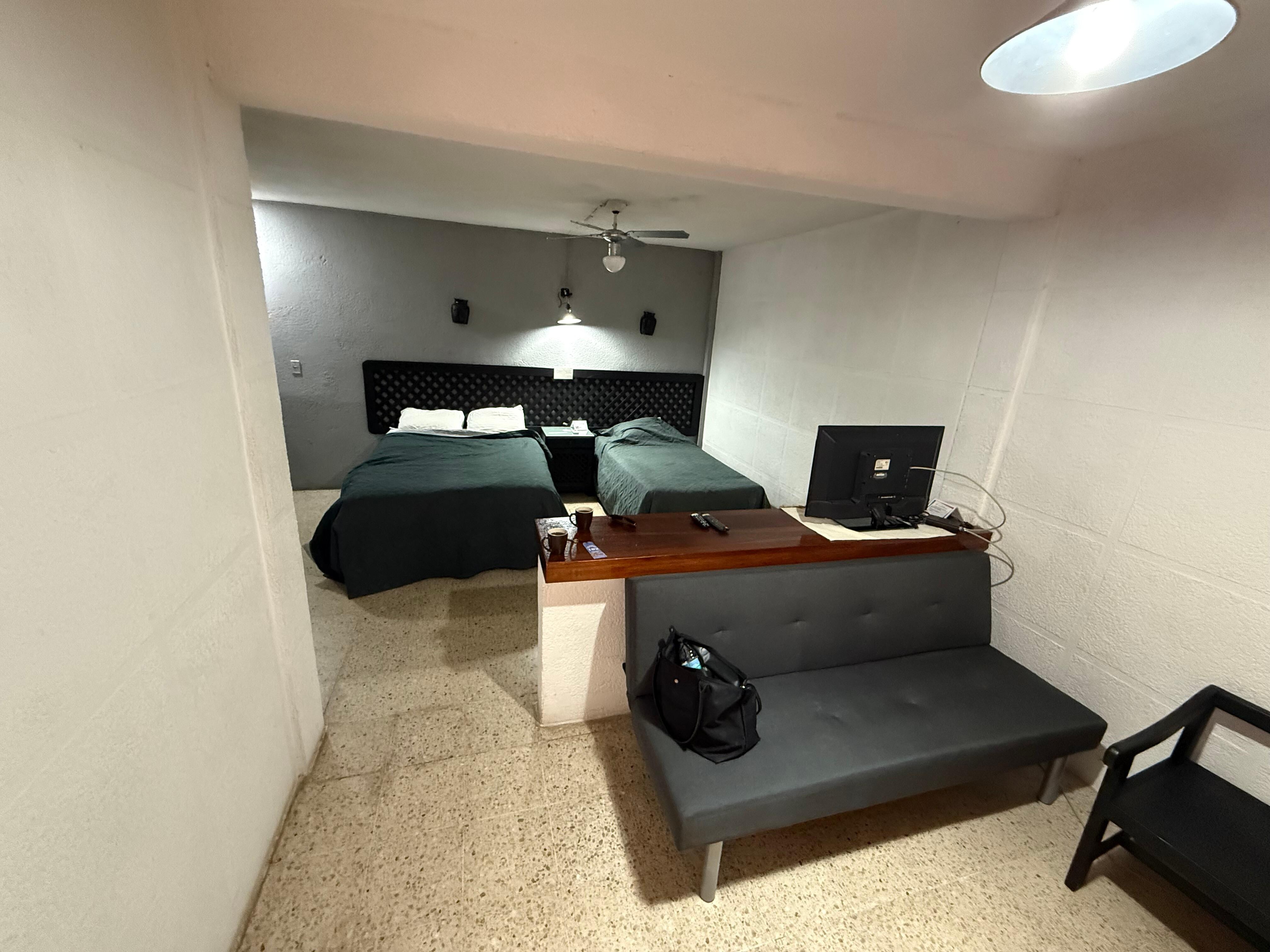 Bedroom/lounge