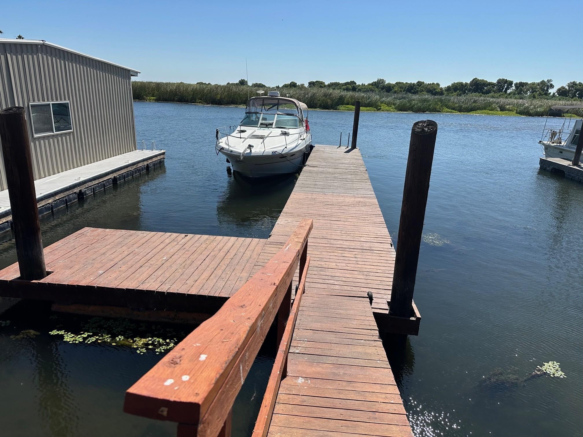 30 foot boat at dock. Depth was 8 foot. 