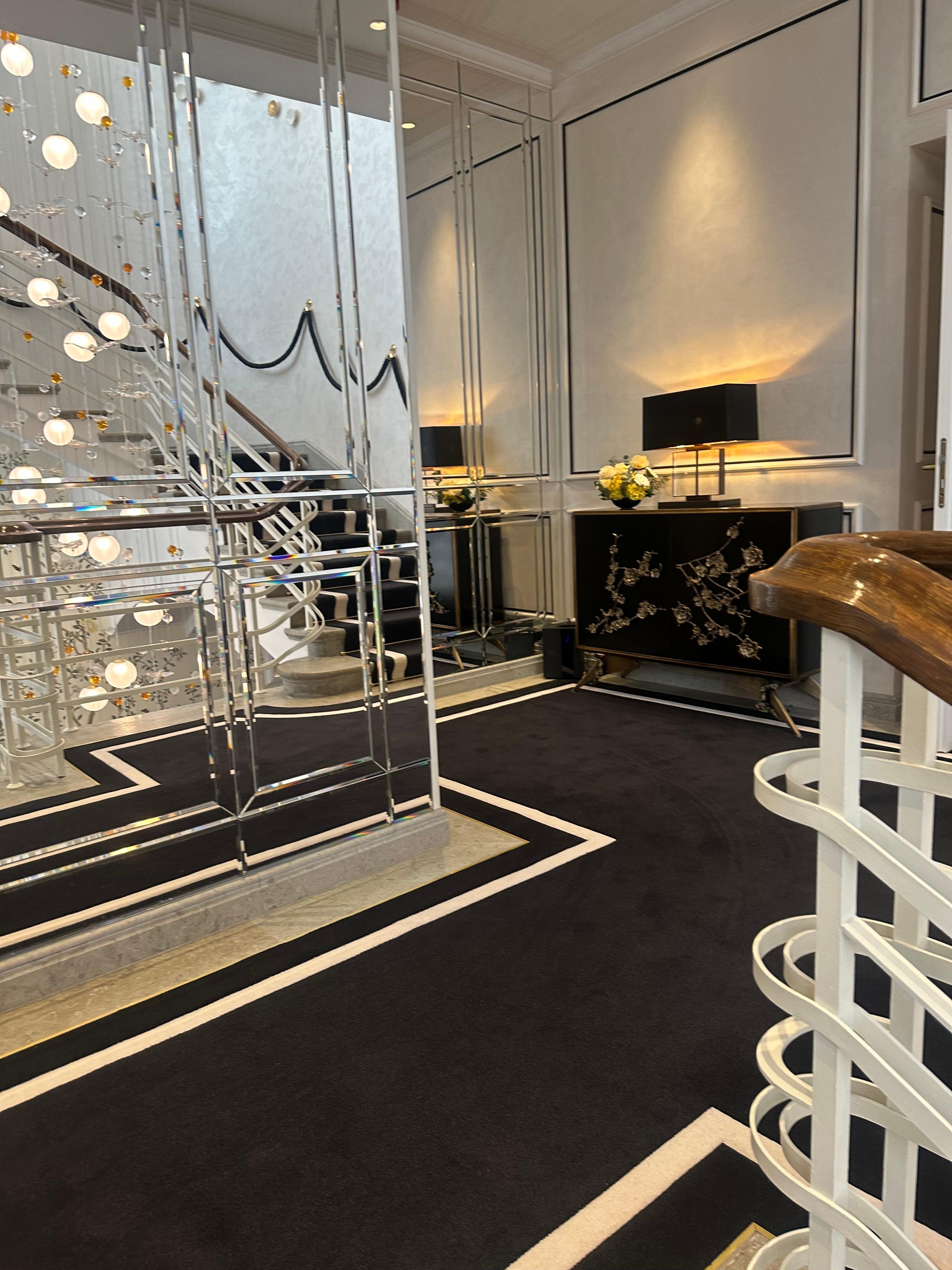 Superb decoration on common areas