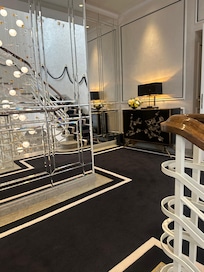 Superb decoration on common areas