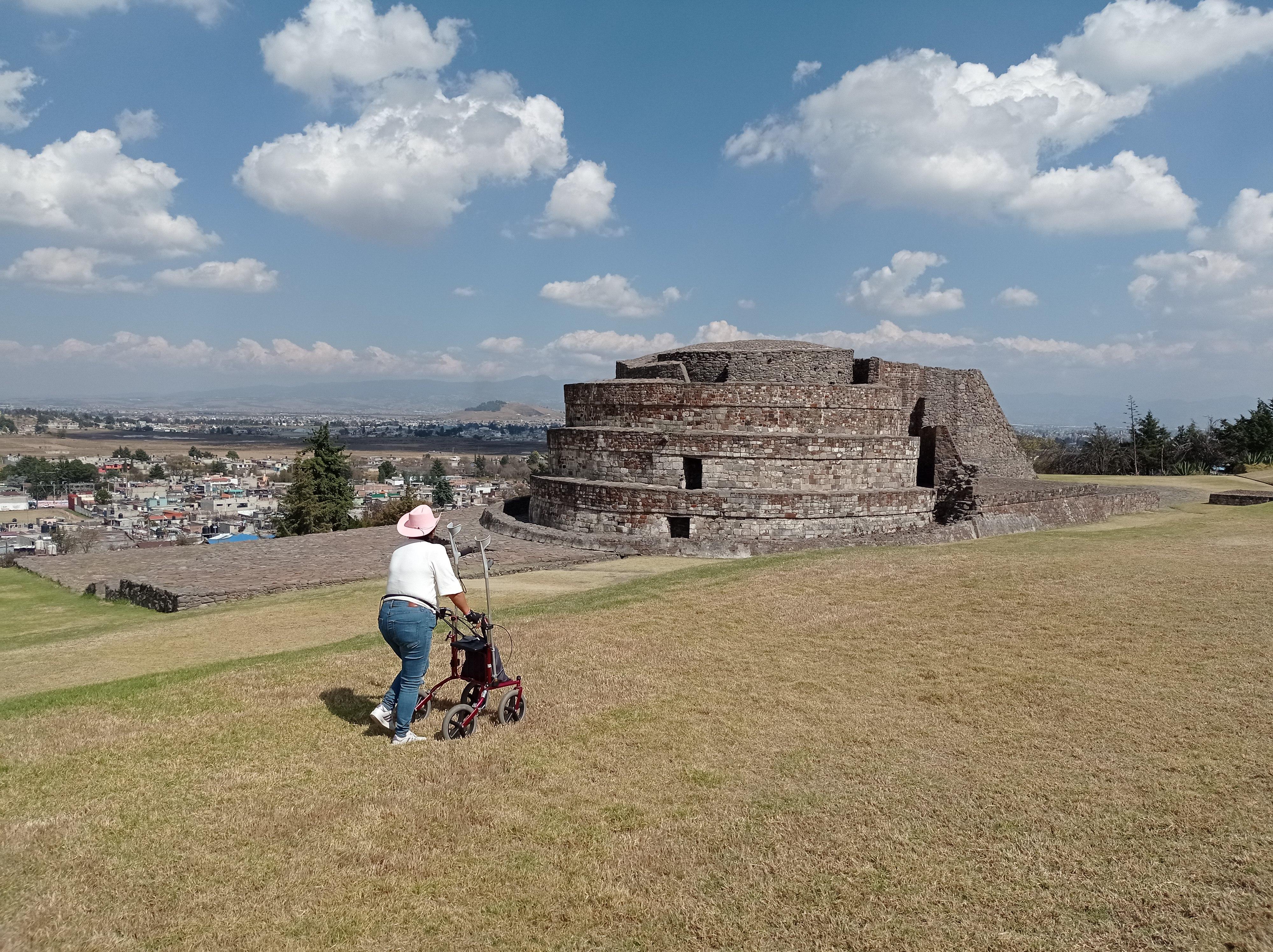 Round Pyramid and Kareen