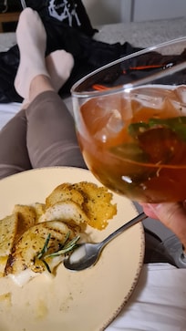 19000 steg, vilar på rummet med lite gott från baren.