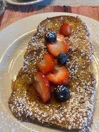 Excellent breakfast by Miranda