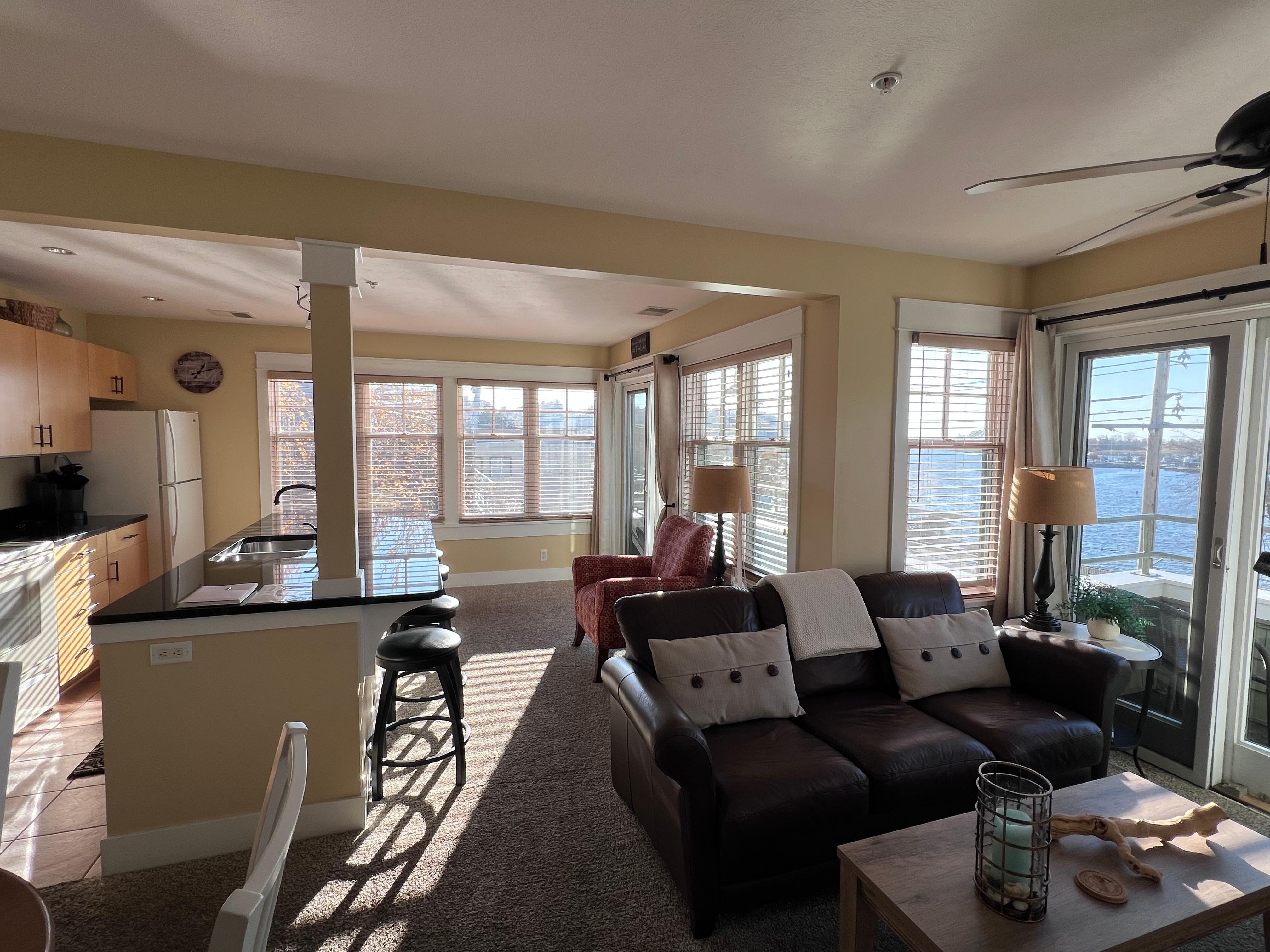 So much sunlight and those views! 