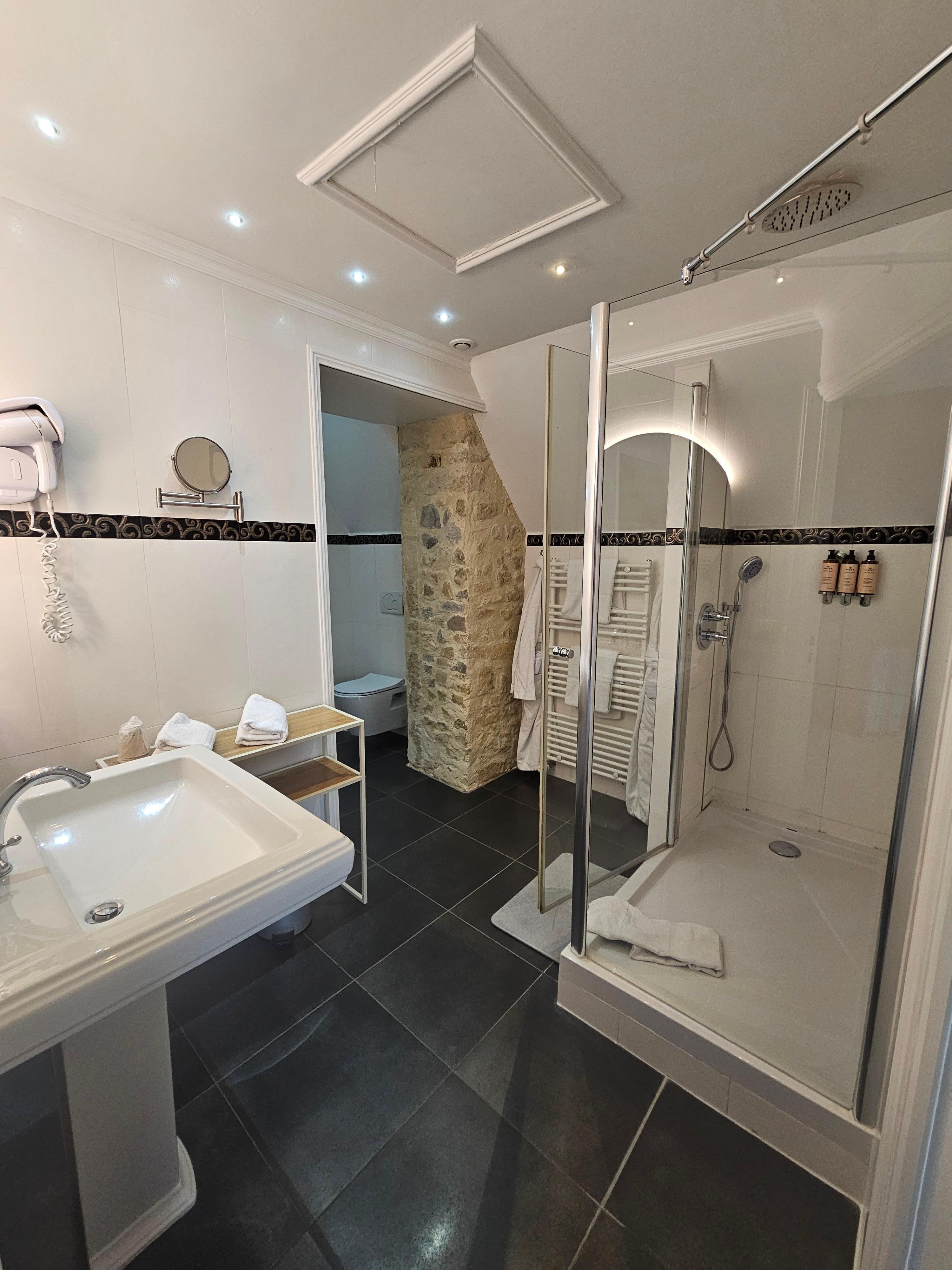 Spacious bathroom